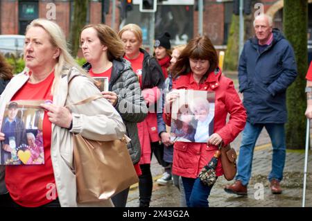 Belfast, Royaume-Uni 30 04 2024 ni Covid familles endeuillées arrivée. Début de l'enquête britannique sur la covid en Irlande du Nord au Clayton Hotel Belfast Belfast Northern Ireland Credit : HeadlineX/Alamy Live News Banque D'Images