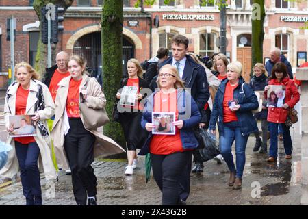 Belfast, Royaume-Uni 30 04 2024 ni Covid familles endeuillées arrivée. Début de l'enquête britannique sur la covid en Irlande du Nord au Clayton Hotel Belfast Belfast Northern Ireland Credit : HeadlineX/Alamy Live News Banque D'Images