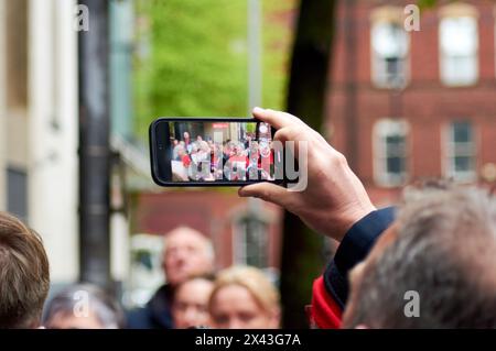 Belfast, Royaume-Uni 30 04 2024 ni Covid familles endeuillées arrivée. Début de l'enquête britannique sur la covid en Irlande du Nord au Clayton Hotel Belfast Belfast Northern Ireland Credit : HeadlineX/Alamy Live News Banque D'Images