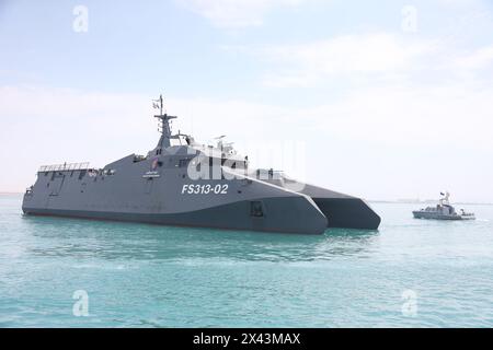 Bushehr, Iran. 29 avril 2024. Des navires du corps des gardes de la Révolution islamique d'Iran sont vus lors d'une cérémonie marquant la Journée nationale du golfe Persique dans le golfe Persique près de Bushehr, Iran, le 29 avril 2024. La Journée nationale du golfe Persique marque l'anniversaire de l'expulsion des forces militaires portugaises du détroit d'Ormuz en 1622. Crédit : Shadati/Xinhua/Alamy Live News Banque D'Images