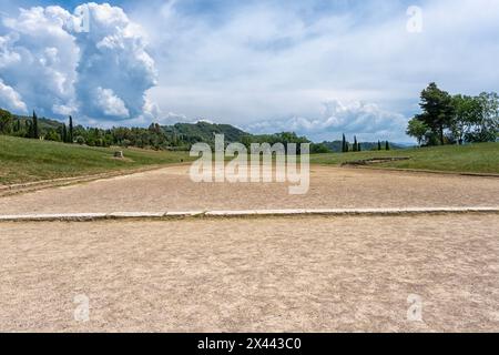 Le stade olympique original à Olympie, province d'Ilia. Région du Péloponnèse. Grèce la position du stade est celle des temps classiques. Suivez Dime Banque D'Images