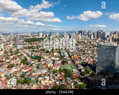 Gratte-ciel et bâtiments modernes dans la ville de Makati. Metro Manila, Philippines. Banque D'Images