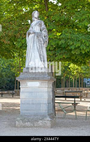 Statue de Jeanne d'Albret (Jeanne III), reine de Navarre (1528-1572) au jardin du Luxembourg à Paris. Cette sculpture fait partie d'une série de wh Banque D'Images