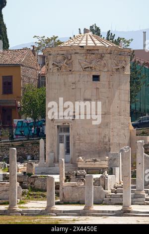 Athènes, Grèce - avril 27 2019 : les ruines du forum romain et la Tour des vents (Horologion d'Andronic Kyrrhestes). Banque D'Images