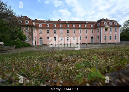 29 avril 2024, Thuringe, Weimar : la maison de Frau von Stein dans le centre-ville de Weimar. Charlotte von Stein (1742-1827), amie du poète prince Goethe, habitait autrefois dans le bâtiment baroque. Un litige juridique entre la ville de Weimar et un investisseur fait rage au sujet de la maison depuis plusieurs années. Photo : Martin Schutt/dpa Banque D'Images