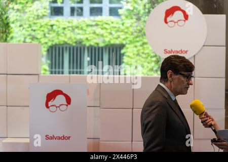 Barcelone, Espagne. 30 avril 2024. Salvador Illa présente une plateforme de soutien où des artistes et acteurs de la scène catalane ont présenté un manifeste en faveur de la candidature de Salvador Illa aux élections catalanes du 12 mai. Salvador Illa presenta una plataforma de apoyo donde artistas y actores de la escena catalana han presentado un manifiesto a favor de la candidature de Salvador Illa para las elecciones catalanas del pr-ximo 12 de Mayo. Sur la photo:salvador illa News Politics -Barcelone, Espagne mardi 30 avril 2024 (photo par Eric Renom/LaPresse) crédit : LaPresse/Alamy Live News Banque D'Images