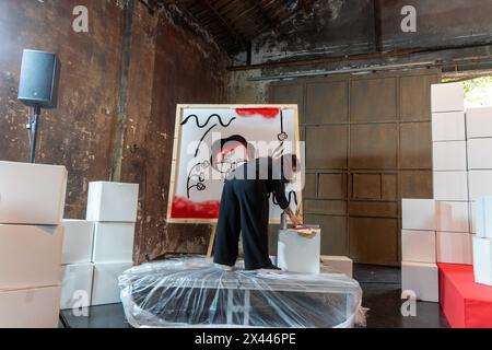 Barcelone, Espagne. 30 avril 2024. Salvador Illa présente une plateforme de soutien où des artistes et acteurs de la scène catalane ont présenté un manifeste en faveur de la candidature de Salvador Illa aux élections catalanes du 12 mai. Salvador Illa presenta una plataforma de apoyo donde artistas y actores de la escena catalana han presentado un manifiesto a favor de la candidature de Salvador Illa para las elecciones catalanas del pr-ximo 12 de Mayo. Sur la photo:salvador illa News Politics -Barcelone, Espagne mardi 30 avril 2024 (photo par Eric Renom/LaPresse) crédit : LaPresse/Alamy Live News Banque D'Images