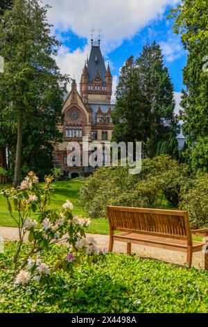 Château de Drachenburg, Drachenfels, montagne dans les montagnes Siebengebirge au-dessus du Rhin entre Koenigswinter et Bad Honnef, au nord Banque D'Images