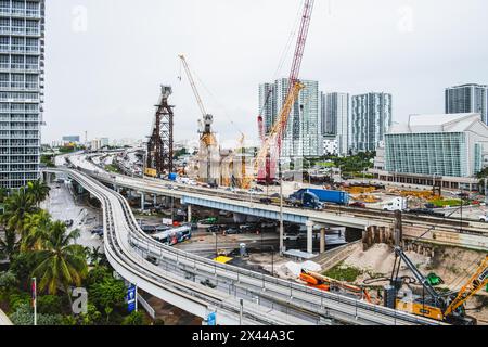 Vue sur Miamis nouveau site de construction de pont I-395 signature, Miami, Floride, États-Unis Banque D'Images