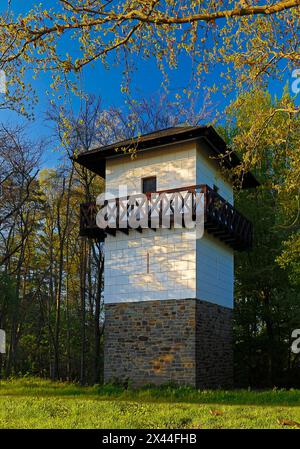 Tour de guet romaine reconstruite sur le Reckberg, Limes germanique inférieur, site du patrimoine mondial, Neuss, Rhénanie du Nord-Westphalie, Allemagne Banque D'Images