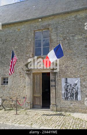 Sainte-Mere-Eglise, France - 22 avril 2024 : dans ce château Collins, Eisenhower et Bradley se sont rencontrés pour discuter de l'opération Cobra dans le Cotentin pendant se Banque D'Images