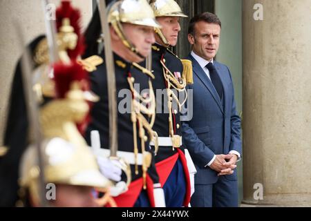 © Thomas Padilla/MAXPPP - Paris, France. 30 avril 2024. ; PARIS, FRANCE ; LE PRESIDENT DE LA REPUBLIQUE, EMMANUEL MACRON RECOIT LE PRESIDENT DE LA REPUBLIQUE DEMOCRATIQUE DU CONGO AU PALAIS DE L'ELYSÉE. Le Président de la République française, Emmanuel Macron reçoit le Président de la République démocratique du Congo au Palais de l'Élysée à Paris, le 30 avril 2024. Crédit : MAXPPP/Alamy Live News Banque D'Images