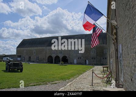 Sainte-Mere-Eglise, France - 22 avril 2024 : dans ce château Collins, Eisenhower et Bradley se sont rencontrés pour discuter de l'opération Cobra dans le Cotentin pendant se Banque D'Images