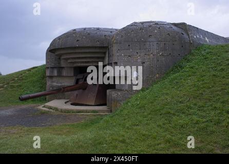 Longues-sur-mer, France - 26 avril 2024 : batterie allemande de longues-sur-mer pendant la seconde Guerre mondiale. Il est le seul dans la région à avoir gardé ses canons Banque D'Images