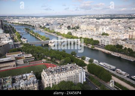 Paris, France. 18 juin 2020. Cette photo prise le 18 juin 2020 montre une vue de la Seine et un paysage urbain de Paris, France. Crédit : Gao Jing/Xinhua/Alamy Live News Banque D'Images