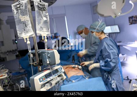 Bonheiden, Belgique. 17 août 2023. ATTENTION AUX RÉDACTEURS : USAGE ÉDITORIAL RÉSERVÉ aux médecins pratiquant la chirurgie dans la salle d'opération de l'hôpital Imelda à Bonheiden le jeudi 17 août 2023. BELGA PHOTO DIRK WAEM crédit : Belga News Agency/Alamy Live News Banque D'Images