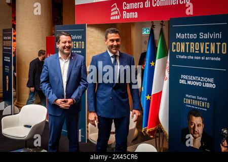 Rome, RM, Italie. 30 avril 2024. MATTEO SALVINI (à gauche, secrétaire du parti Lega et vice-premier ministre) et le général ROBERTO VANNACCI lors de la présentation du nouveau livre de Salvini. Le général, qui est récemment devenu célèbre pour son livre controversé, sera le candidat numéro un pour la Lega aux prochaines élections du Parlement européen en juin. (Crédit image : © Marco Di Gianvito/ZUMA Press Wire) USAGE ÉDITORIAL SEULEMENT! Non destiné à UN USAGE commercial ! Banque D'Images