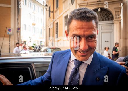 Rome, RM, Italie. 30 avril 2024. Le général ROBERTO VANNACCI arrive à la présentation du nouveau livre de Salvini. Le général, récemment devenu célèbre pour son livre controversé, sera le candidat numéro un du parti Lega aux prochaines élections du Parlement européen en juin. (Crédit image : © Marco Di Gianvito/ZUMA Press Wire) USAGE ÉDITORIAL SEULEMENT! Non destiné à UN USAGE commercial ! Banque D'Images