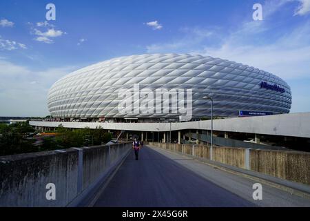 Munich, Allemagne. 30 avril 2024. Munich, Allemagne, 30 avril 2024 : vue générale à l'extérieur du stade Allianz Arena avant le match de demi-finale de l'UEFA Champions League entre le FC Bayern Munich et le Real Madrid à l'Allianz Arena de Munich, en Allemagne. (Daniela Porcelli/SPP) crédit : SPP Sport Press photo. /Alamy Live News Banque D'Images