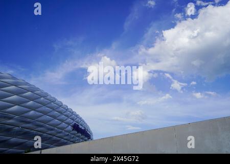 Munich, Allemagne. 30 avril 2024. Munich, Allemagne, 30 avril 2024 : vue générale à l'extérieur du stade Allianz Arena avant le match de demi-finale de l'UEFA Champions League entre le FC Bayern Munich et le Real Madrid à l'Allianz Arena de Munich, en Allemagne. (Daniela Porcelli/SPP) crédit : SPP Sport Press photo. /Alamy Live News Banque D'Images