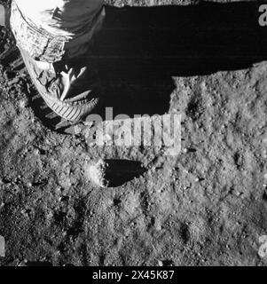 Pied de l'astronaute et empreinte sur la lune lors de la mission Apollo 11 1969 Banque D'Images