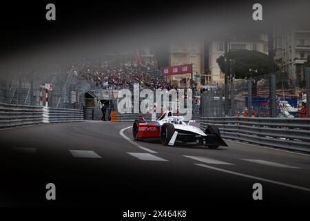 01 DENNIS Jake (gbr), Andretti Global, Porsche 99X Electric, action lors de l'ePrix de Monaco 2024, 6ème rendez-vous du Championnat du monde ABB FIA Formula E 2023-24, sur le circuit de Monaco du 25 au 27 avril 2024 à Monaco - photo André Ferreira / DPPI Banque D'Images