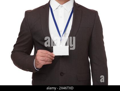 Homme avec badge vierge isolé sur blanc, gros plan Banque D'Images