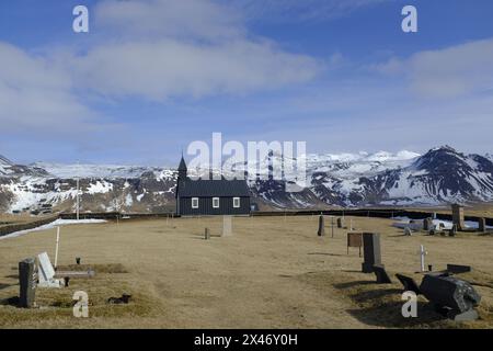 L'ancienne église paroissiale en bois Budakirkja près de Budir, dans l'ouest de l'Islande Banque D'Images