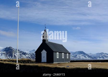 L'ancienne église paroissiale en bois Budakirkja près de Budir, dans l'ouest de l'Islande Banque D'Images