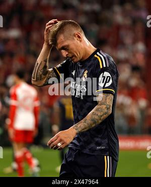 Munich, Allemagne. 30 avril 2024. Toni Kroos du Real Madrid réagit lors de la demi-finale de la 1ère manche de l'UEFA Champions League entre le Bayern Munich et le Real Madrid à Munich, Allemagne, le 30 avril 2024. Crédit : Philippe Ruiz/Xinhua/Alamy Live News Banque D'Images