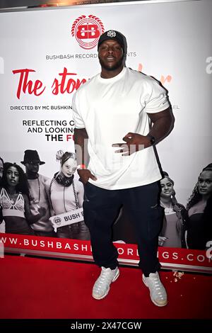 LONDRES, ANGLETERRE - AVRIL 30 : Adebayo Akinfenwa assiste à la soirée d'ouverture de 'The Story So Far' au Genesis Cinema | Mile End, Londres, Royaume-Uni. Crédit : Voir Li/Picture Capital/Alamy Live News Banque D'Images