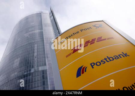 Der Post-Tower in Bonn ist die Zentrale der Deutschen Post AG. Bonn, 29.04.2024 NRW Deutschland *** la Tour de poste à Bonn est le siège de Deutsche Post AG Bonn, 29 04 2024 NRW Germany Copyright : xChristophxHardtx Banque D'Images