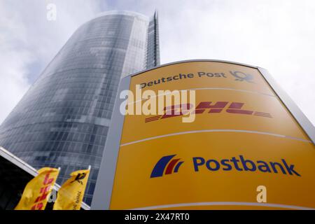 Der Post-Tower in Bonn ist die Zentrale der Deutschen Post AG. Bonn, 29.04.2024 NRW Deutschland *** la Tour de poste à Bonn est le siège de Deutsche Post AG Bonn, 29 04 2024 NRW Germany Copyright : xChristophxHardtx Banque D'Images