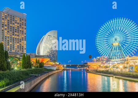 Japon, Yokohama. Crépuscule Minato Mirai Banque D'Images