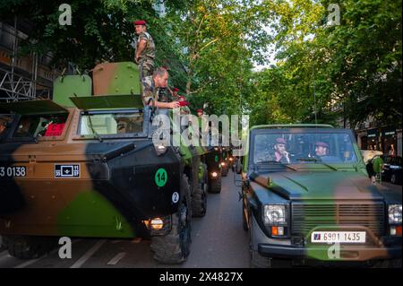 Paris, France, événements publics, Bastille Day Celebration 14 juillet Défilé militaire, sur les Champs-Élysées. La préparation à l'armée française pour réservoir de parade. Banque D'Images