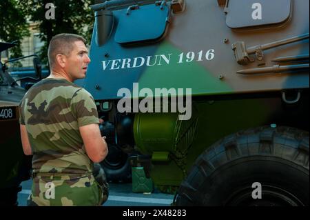 Paris, France, événements publics, Bastille Day Celebration 14 juillet Défilé militaire, sur les Champs-Élysées. La préparation à l'armée française pour réservoir de parade. Banque D'Images