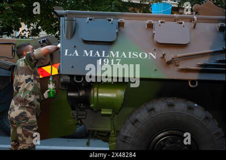 Paris, France, événements publics, Bastille Day Celebration 14 juillet Défilé militaire, sur les Champs-Élysées. La préparation à l'armée française pour réservoir de parade. Banque D'Images