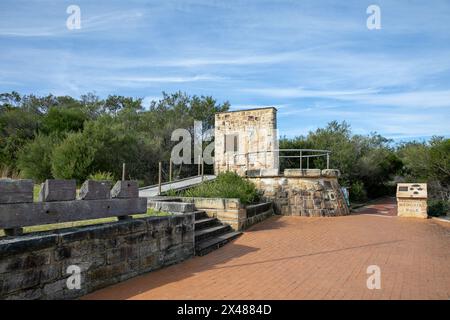 Monument et plaque de défense de Sydney au Memorial Walk sur North Head Manly, Sydney, Nouvelle-Galles du Sud, Australie Banque D'Images