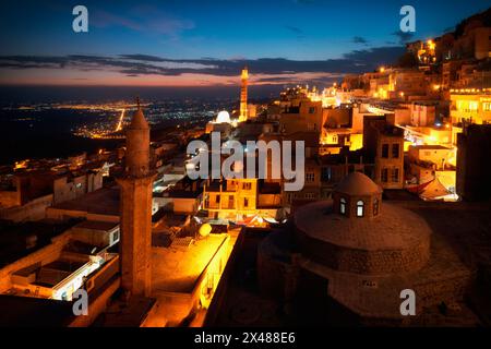 Mardin vieille ville au coucher du soleil, Mardin, Turquie Banque D'Images