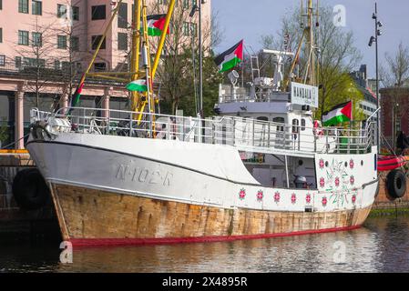 Oslo 20240430.L'ancien bateau de pêche Handala est amarré à Langkaia aux premières heures du 1er mai, avant de commencer son voyage vers Gaza cet après-midi. Le bateau visitera un certain nombre de ports européens en route vers Gaza. Le but est de briser le blocus et le patin sera offert en cadeau aux pêcheurs de Gaza comme contribution à la reconstruction de la flotte de pêche photo : Orn E. Borgen / NTB Banque D'Images