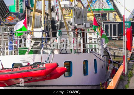 Oslo 20240430.L'ancien bateau de pêche Handala est amarré à Langkaia aux premières heures du 1er mai, avant de commencer son voyage vers Gaza cet après-midi. Le bateau visitera un certain nombre de ports européens en route vers Gaza. Le but est de briser le blocus et le patin sera offert en cadeau aux pêcheurs de Gaza comme contribution à la reconstruction de la flotte de pêche photo : Orn E. Borgen / NTB Banque D'Images