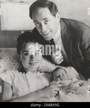 Audrey Hepburn et Mel Ferrer avec leur baie sean Banque D'Images