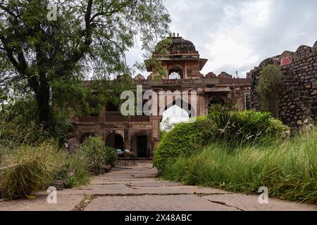 porte d'entrée artistique des sentiers de randonnée le soir à partir de l'image d'angle différent est prise à rao jodha parc mehrangarh fort jodhpur rajasthan inde. Banque D'Images