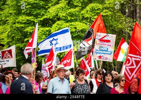 Munich, Allemagne. 01 mai 2024. Des milliers de personnes se sont rassemblées à Munich, en Allemagne, pour la manifestation syndicale pour la journée internationale des travailleurs. (Photo de Alexander Pohl/Sipa USA) crédit : Sipa USA/Alamy Live News Banque D'Images