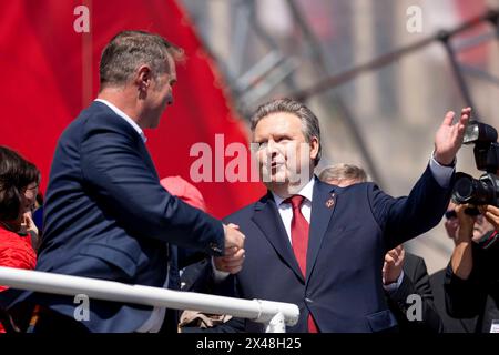 Vienne, Vienne, Autriche. 1er mai 2024. ANDREAS BABLER, SPOE (Parti socialiste Autriche) Président du Parti fédéral (à gauche) et maire de Vienne, MICHAEL LUDWIG (à droite), lors de la traditionnelle marche du 1er mai du SPOE sur la place de l'Hôtel de ville de Vienne. (Crédit image : © Andreas Stroh/ZUMA Press Wire) USAGE ÉDITORIAL SEULEMENT! Non destiné à UN USAGE commercial ! Banque D'Images