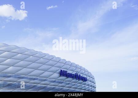 Munich, Allemagne. 30 avril 2024. Munich, Allemagne, 30 avril 2024 : vue générale à l'extérieur du stade Allianz Arena avec le logo avant le match de demi-finale de l'UEFA Champions League entre le FC Bayern Munich et le Real Madrid à l'Allianz Arena de Munich, en Allemagne. (Daniela Porcelli/SPP) crédit : SPP Sport Press photo. /Alamy Live News Banque D'Images