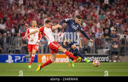 Munich, Allemagne. 30 avril 2024. Leon Goretzka (Muenchen) Federico Valverde (Real) FC Bayern Munich - Real Madrid FC Bayern München - Real Madrid 30. Banque D'Images