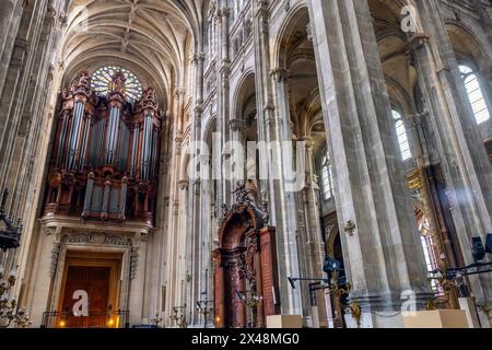 Orgue impressionnant de la Tribune L'église Saint-Eustache, est une église située dans le 1er arrondissement de Paris. France. Saint Banque D'Images