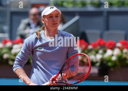 Elena Rybakina, du Kazakhstan, contre Yulia Putintseva lors de son match de quart de finale en simple féminin de l’Open de Muta Madrid à la Caja Magica sur M. Banque D'Images