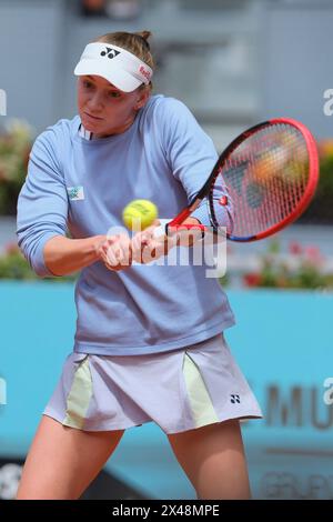 Elena Rybakina, du Kazakhstan, contre Yulia Putintseva lors de son match de quart de finale en simple féminin de l’Open de Muta Madrid à la Caja Magica sur M. Banque D'Images